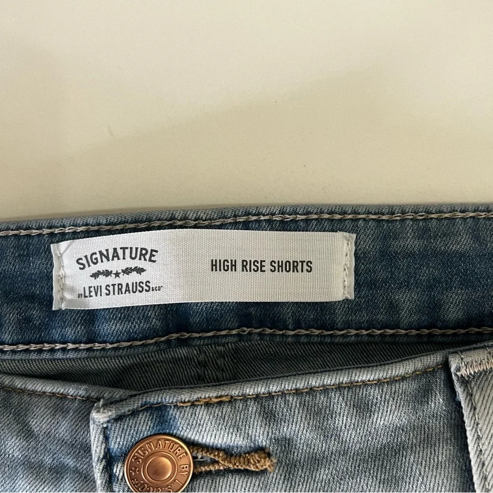 Levi Strauss Signature High Rise Stretchy Shorts size 14 great condition